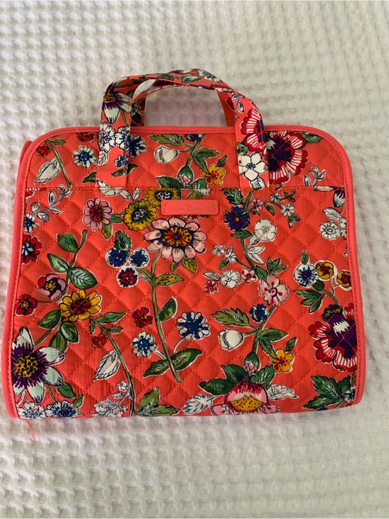 Vera Bradley Handbags - Vera Bradley Coral Floral Quilted Toiletries hanging bag EUC
